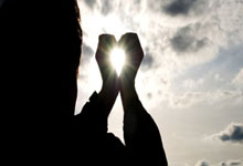 开云体育下载-斯图加特雨夜童话碎！里昂黑马利爪撕裂钢铁主场，德法暗战浮现新棋局