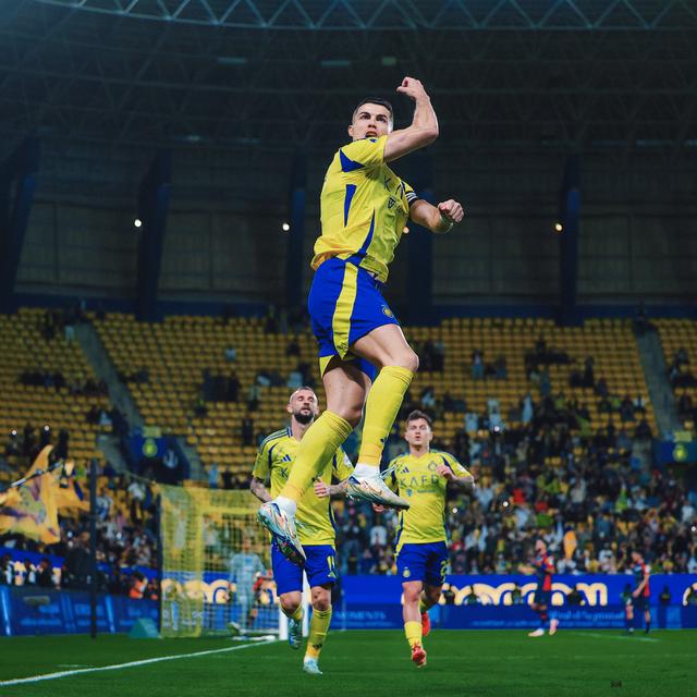 沙尔克队在与多特蒙德的比赛中取得胜利 沙尔克队在与多特蒙德的比赛中取得胜利