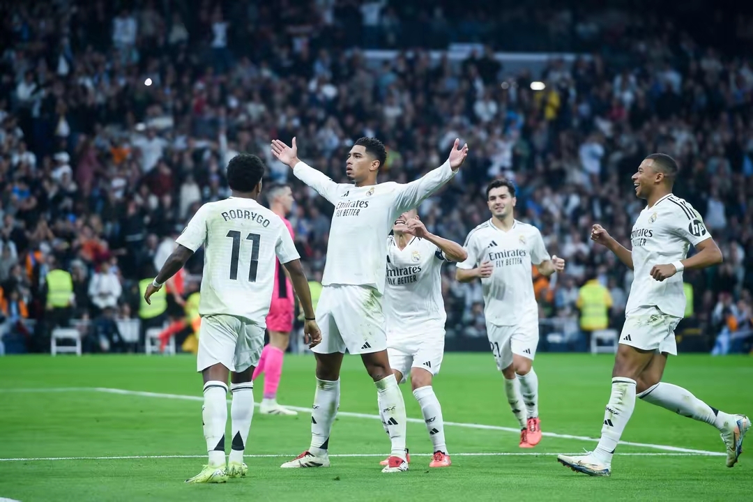 皇马重回西甲榜首，主力球员表现出色