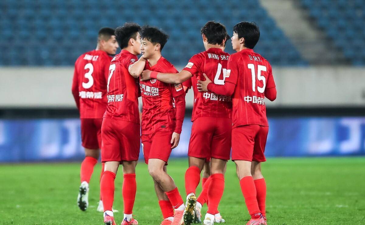 开云APP-关于大连一方主场大胜，球队士气高涨的信息