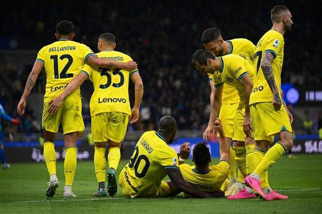 卢卡库梅开二度，比利时大胜荷兰