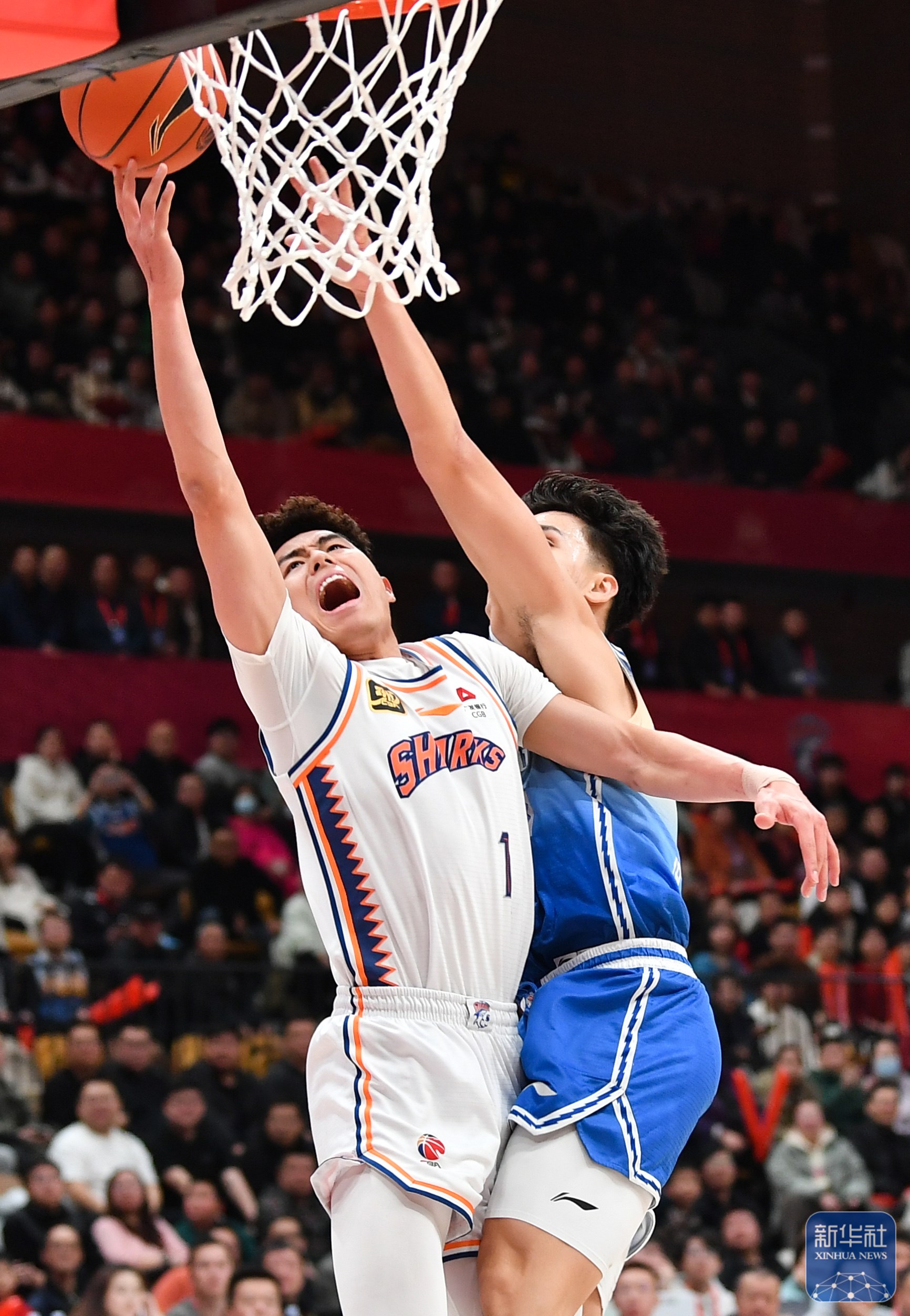 男子篮球联赛最热门：各队拼尽全力争夺胜利的简单介绍