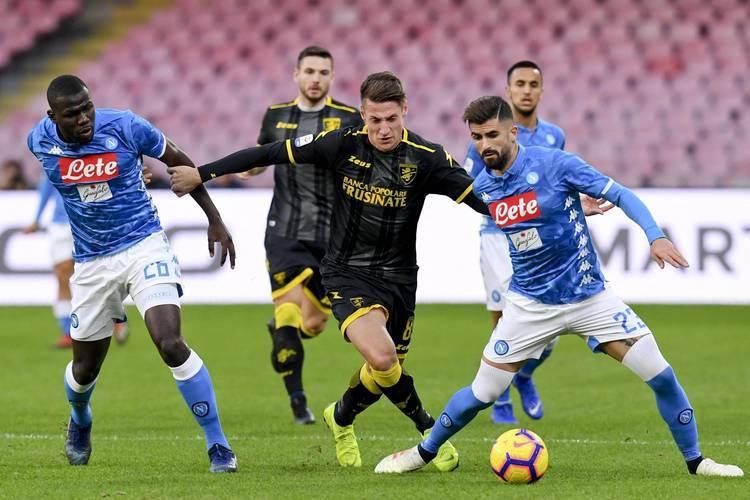 那不勒斯球员互怼，团结一致应对困境