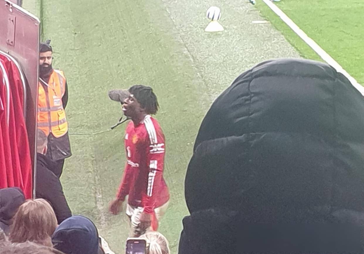 曼联后卫受伤，可能缺席关键比赛的简单介绍