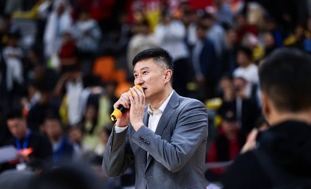 关于广东宣布球队主教练变动球迷瞩目未来的信息