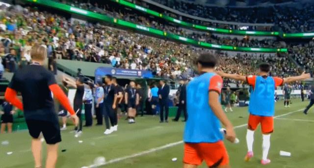 终场哨响，球迷热烈掌声如雷响起