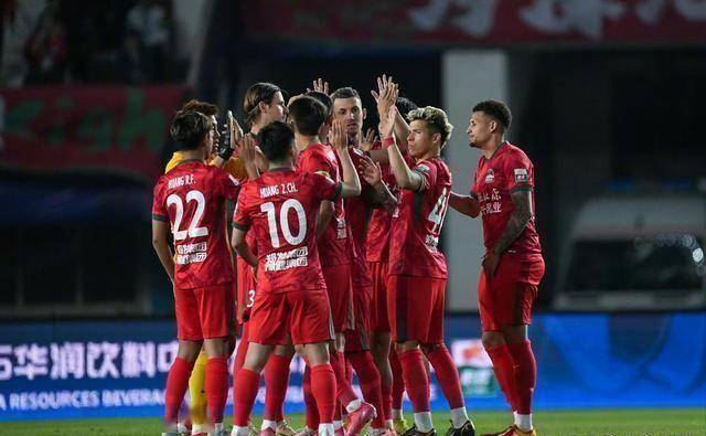 中超联赛球队实力对垒,胜负未定令球迷期待 中超联赛球队实力对垒,胜负未定令球迷期待