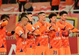 亚泰全队齐心协力，团结一心追逐梦想的简单介绍