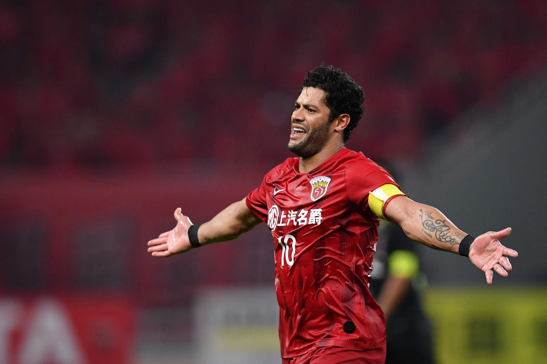 科特迪瓦国脚射门命中,领先对手 科特迪瓦国脚射门命中,领先对手