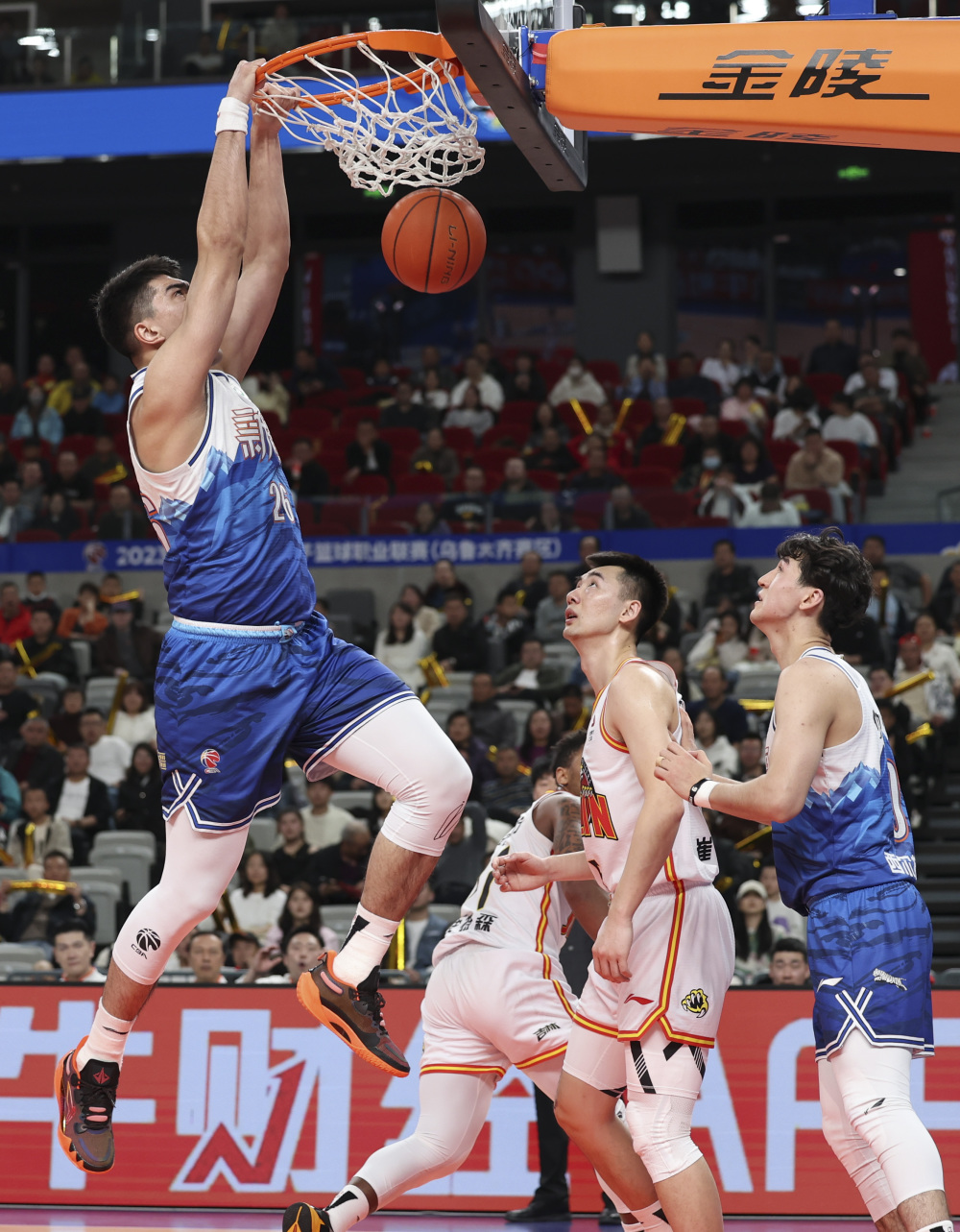 非洲篮球联赛涌现出新生力量，引人注目