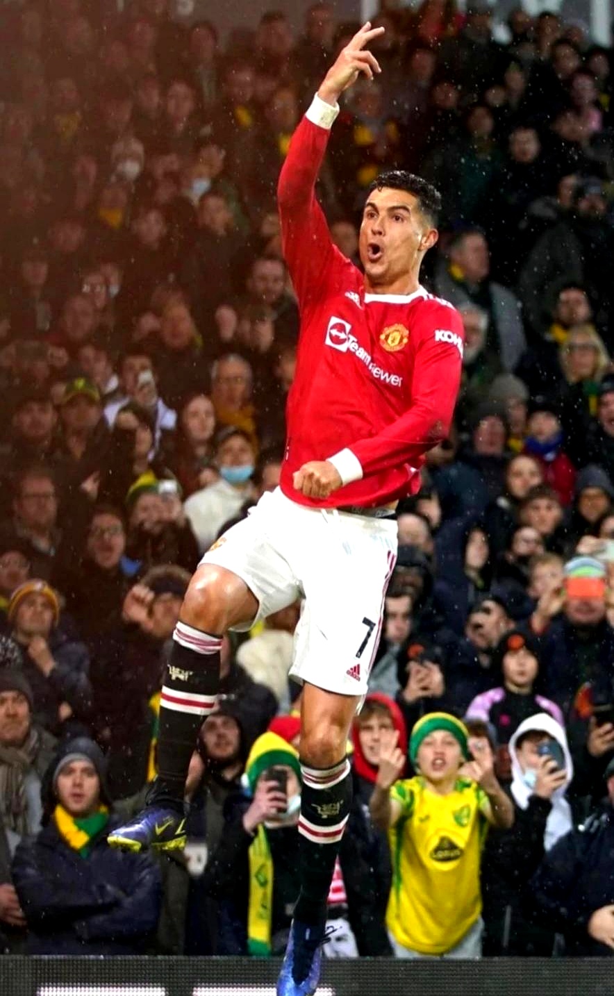 巴萨战平曼城，C罗补时绝平中超