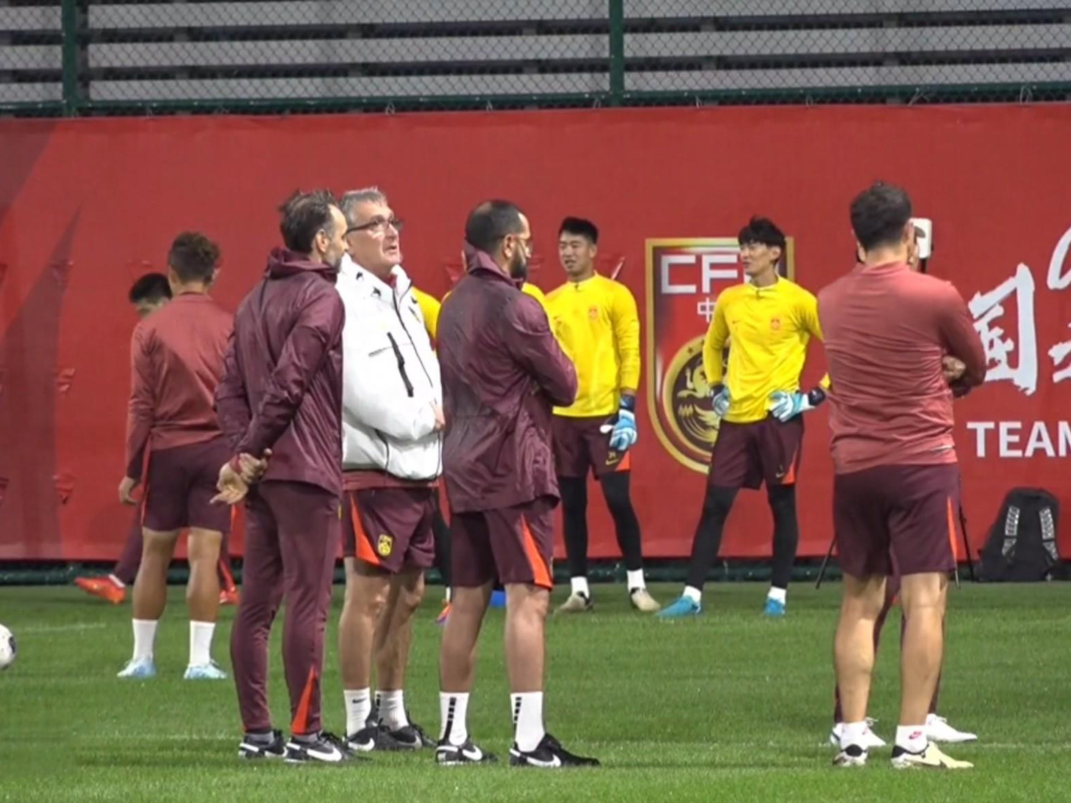 球队备战积极,面对强敌展现实力 球队备战积极,面对强敌展现实力