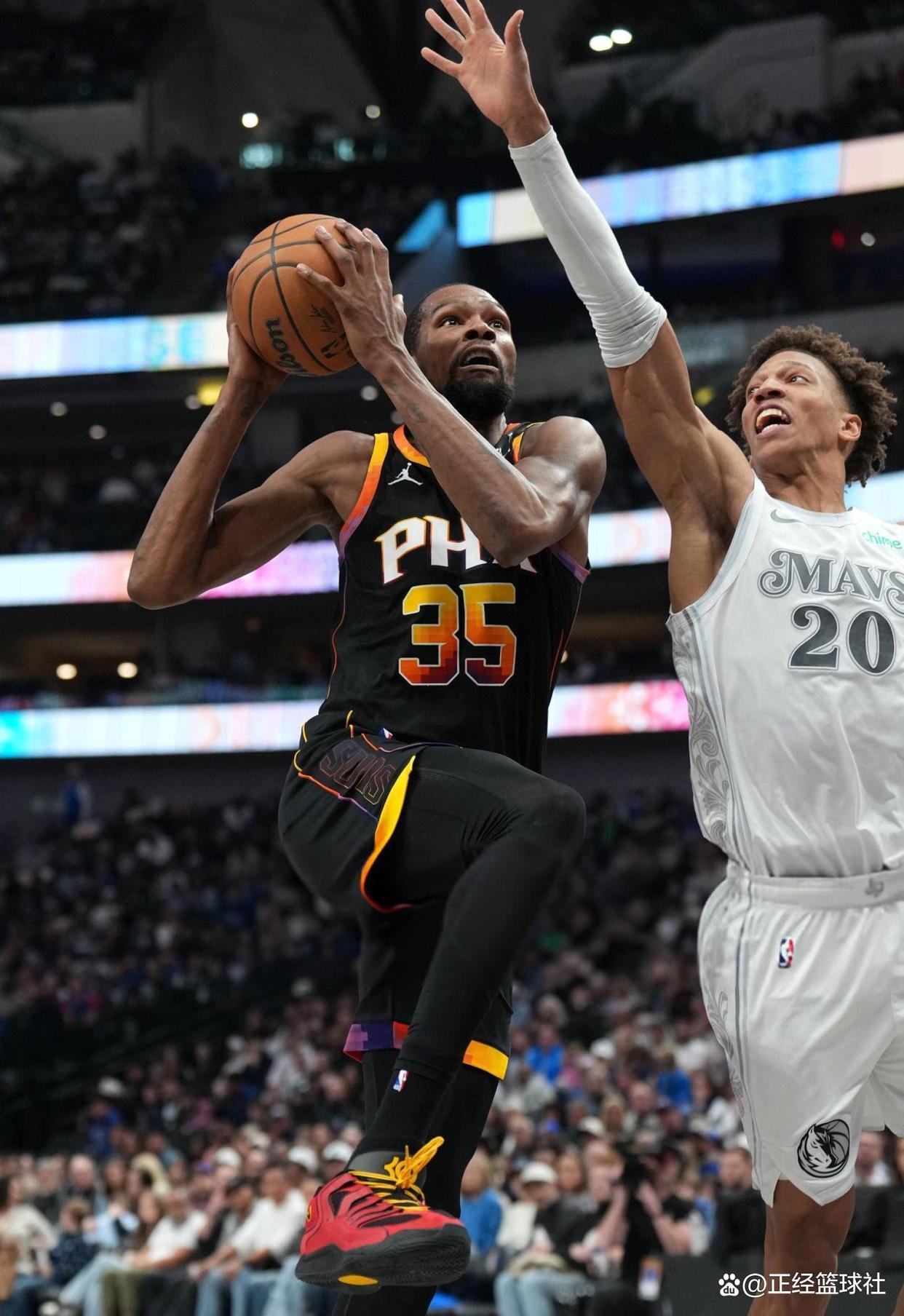 开云体育中国-太阳击败独行侠，布克砍下全队最高二十七分的简单介绍