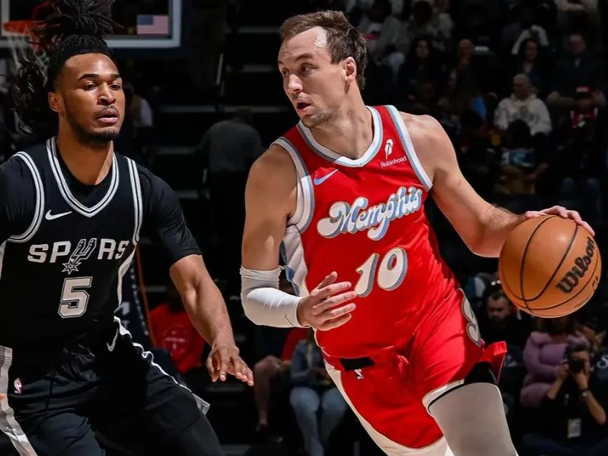 快船负于灰熊，战绩遭遇四连败