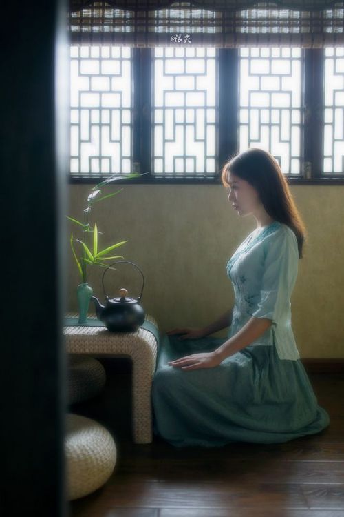 欧冠淘汰赛之夜，基耶萨连续得分，拉开差距锁定胜局