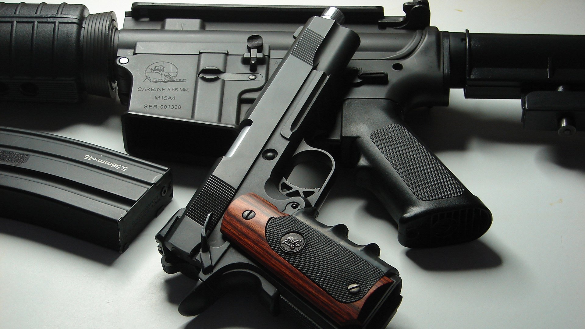 开云体育官方网站-速度与激情的双重奏，当F1银箭刺破雨幕，北京铁骑踏碎黄蜂