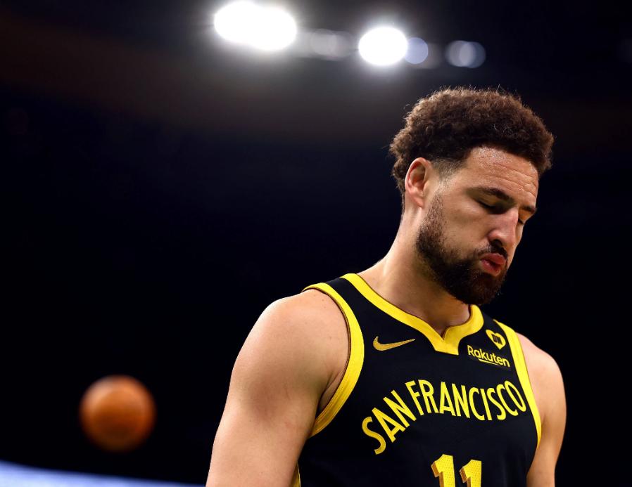 爵士防守锁死活塞，浓眉成为关键先生