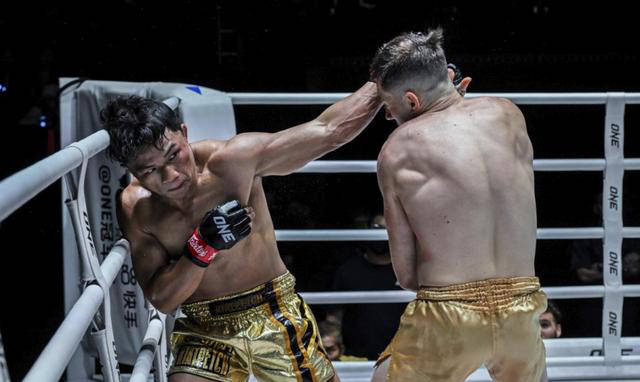 意甲焦点战之夜，阿克关键回合不手软