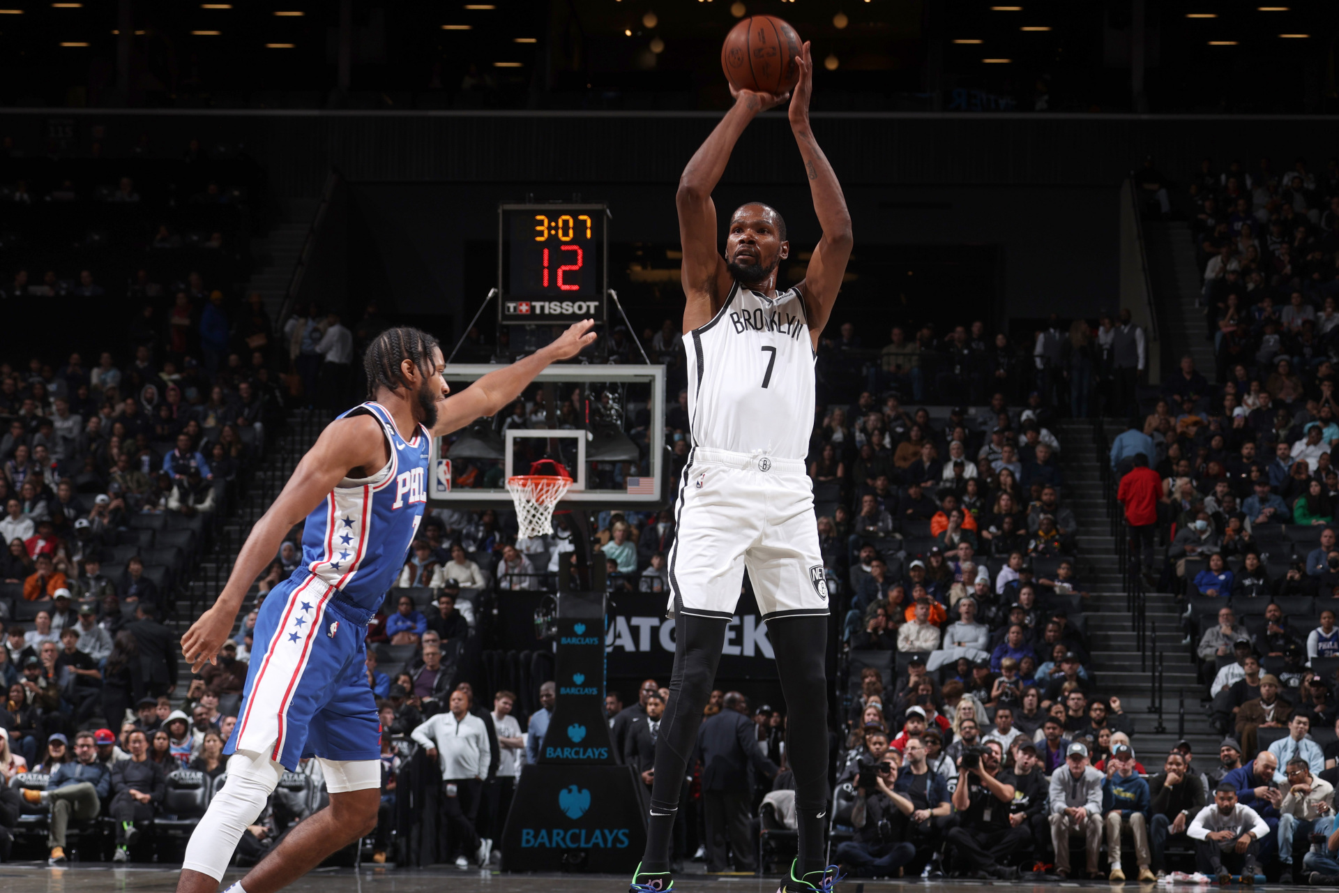 意甲焦点战焦点战，篮网正面击溃深圳队